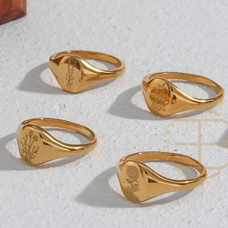 Anillo con Flor Grabada Bañado en Oro