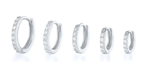 Aros huggie plateados con circonitas blancas