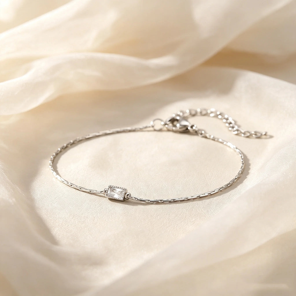 Pulsera Geométrica Dorada con Circonitas